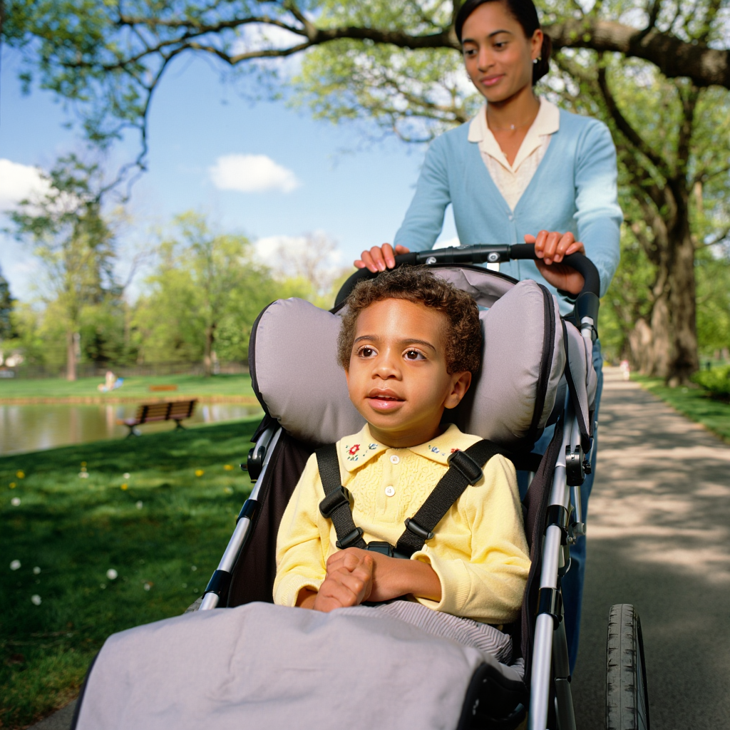 Особенности прогулочных колясок для детей с церебральным параличом